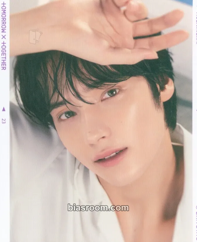 Huening Kai Kundal Photocard - TOMORROW X TOGETHER - TOMORROW X TOGETHER K-pop photocard