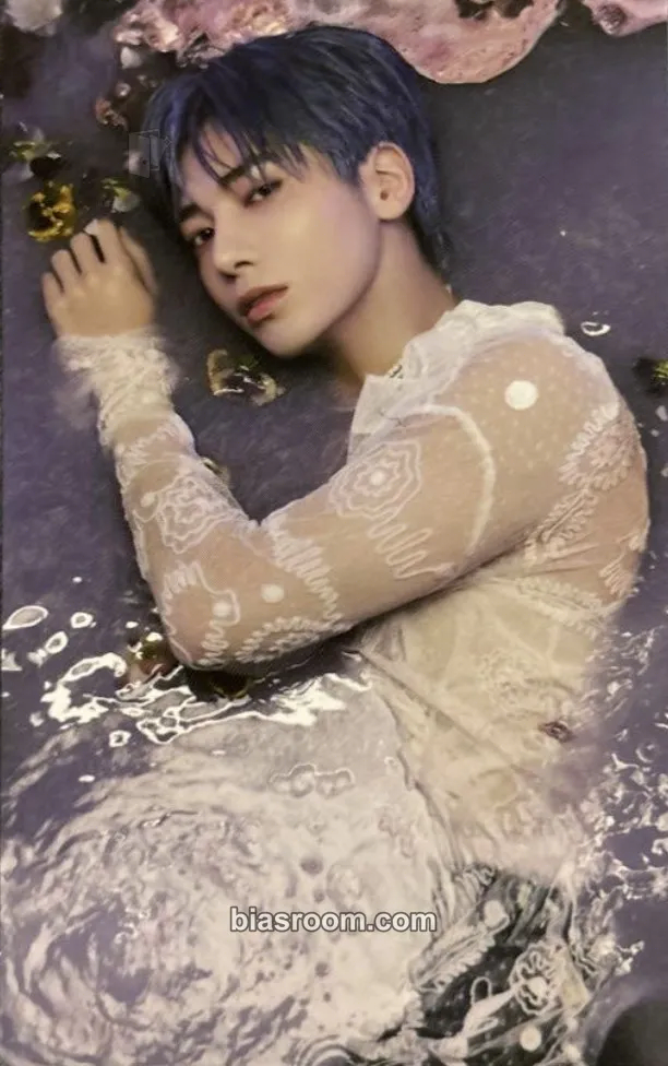 Taehyun SWEET Photocard - TOMORROW X TOGETHER - TOMORROW X TOGETHER K-pop photocard