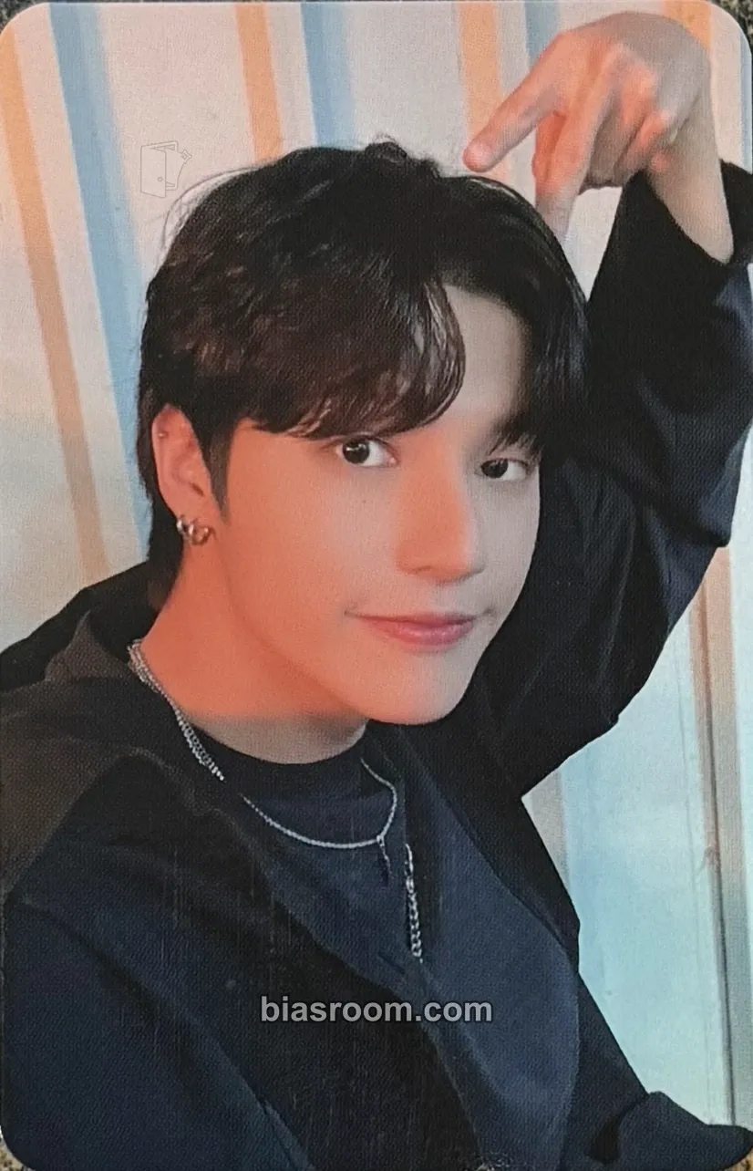 Wooyoung THE WORLD EP.1 : MOVEMENT Photocard - ATEEZ - ATEEZ K-pop photocard