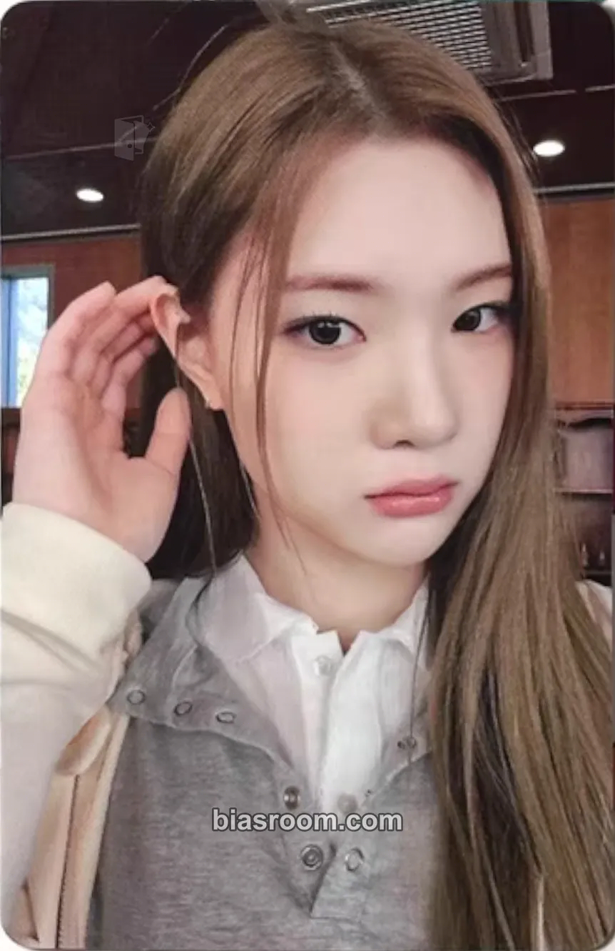 Juun The Chase Photocard - Hearts2Hearts - Hearts2Hearts K-pop photocard