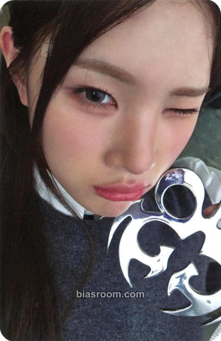 Juun FOCUS Photocard - Hearts2Hearts - Hearts2Hearts K-pop photocard