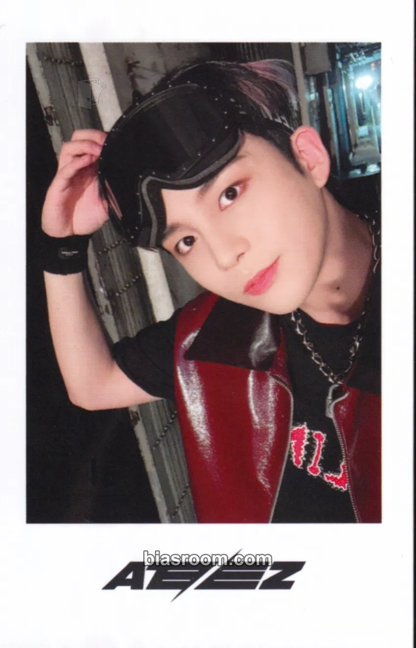 Jongho THE WORLD EP.2 : OUTLAW Photocard - ATEEZ - ATEEZ K-pop photocard