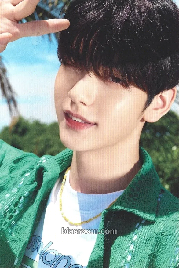 Soobin Midsummer Photocard - TOMORROW X TOGETHER - TOMORROW X TOGETHER K-pop photocard