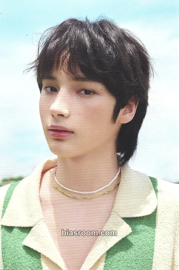 Huening Kai Midsummer Photocard - TOMORROW X TOGETHER - TOMORROW X TOGETHER K-pop photocard