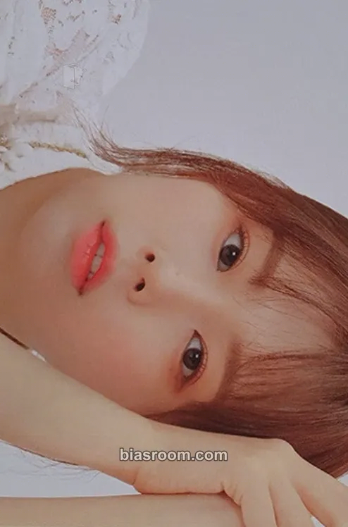 Hyewon BLOOM*IZ Photocard - IZ*ONE - IZ*ONE K-pop photocard