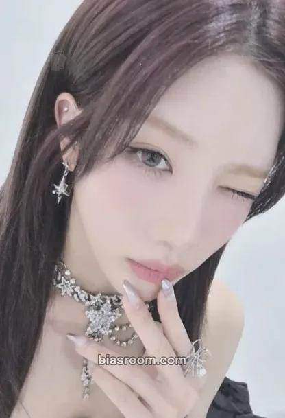 Kim Lip ARTMS 2nd World Tour: Lunar Theory Photocard - ARTMS - ARTMS K-pop photocard