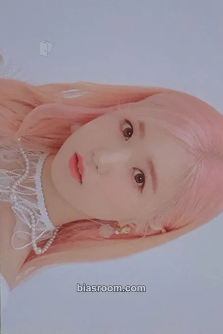 Hitomi BLOOM*IZ Photocard - IZ*ONE - IZ*ONE K-pop photocard