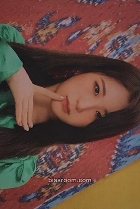 Lee Chaeyeon BLOOM*IZ Photocard - IZ*ONE - IZ*ONE K-pop photocard