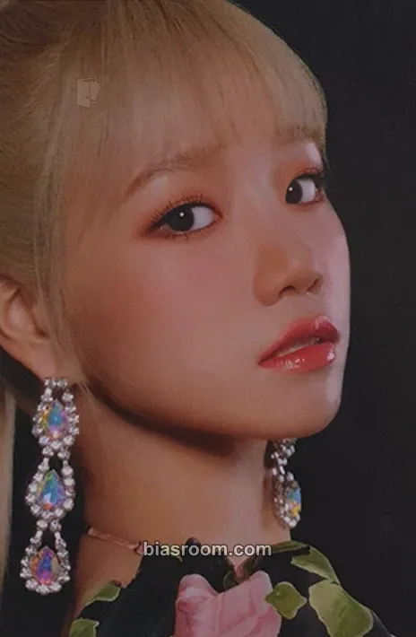 Jo Yuri BLOOM*IZ Photocard - IZ*ONE - IZ*ONE K-pop photocard