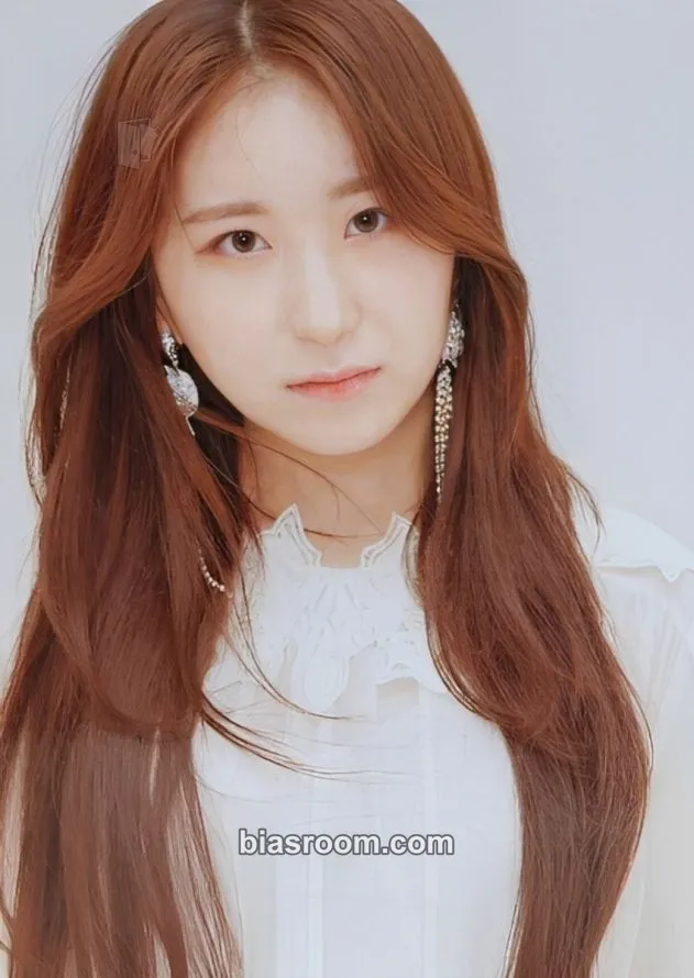 Lee Chaeyeon BLOOM*IZ Photocard - IZ*ONE - IZ*ONE K-pop photocard