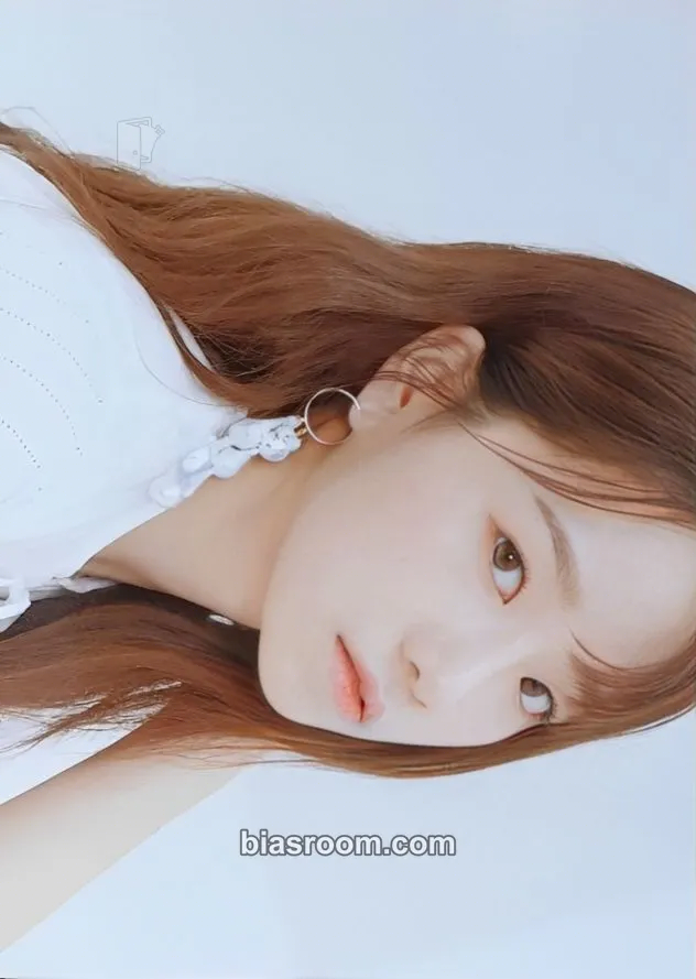 Jo Yuri BLOOM*IZ Photocard - IZ*ONE - IZ*ONE K-pop photocard