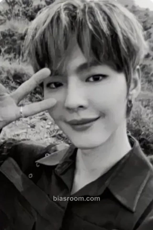 OnlyOneOf - KB - line sun goodness Album album photocard black version