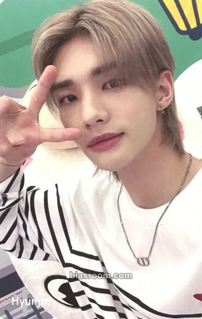 Hyunjin SHINHAN CARD x Stray Kids Photocard - Stray Kids - Stray Kids K-pop photocard