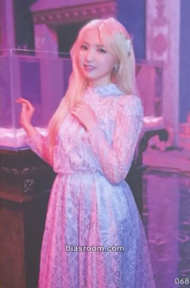 Hitomi Vampire Photocard - IZ*ONE - IZ*ONE K-pop photocard
