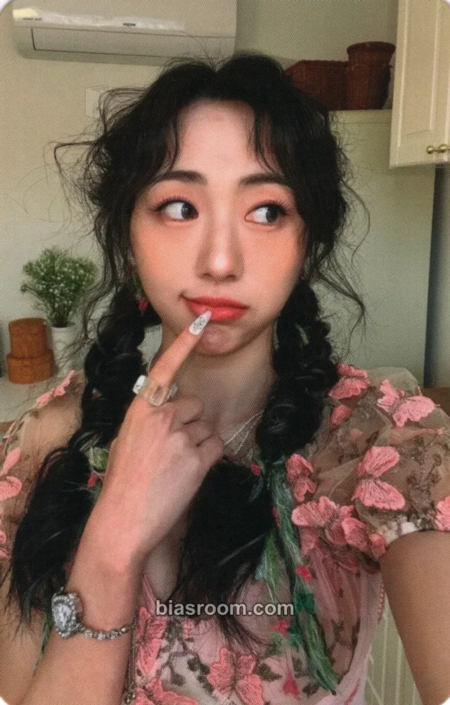 I:MOND - A-hyeon - Under My Album version 1 album photocard