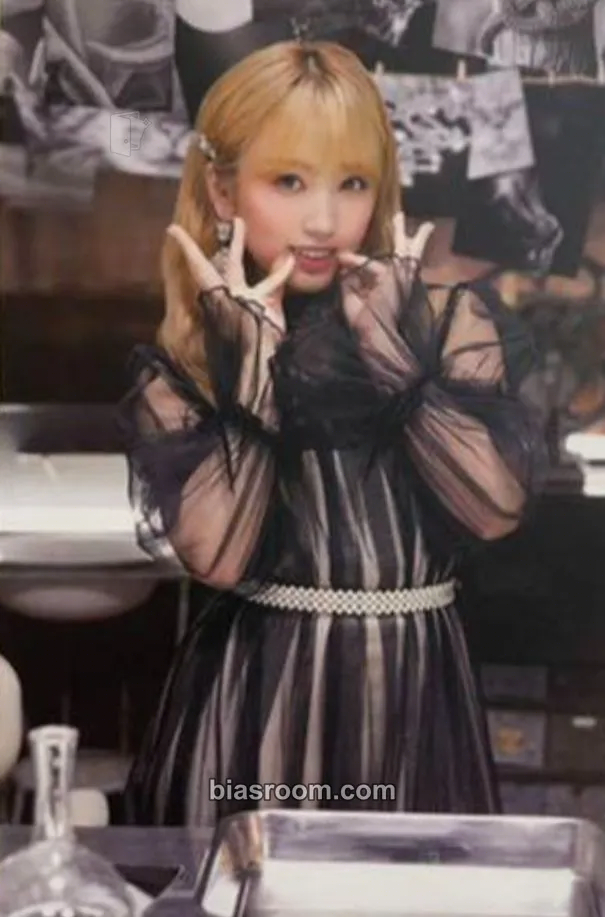 Nako Vampire Photocard - IZ*ONE - IZ*ONE K-pop photocard