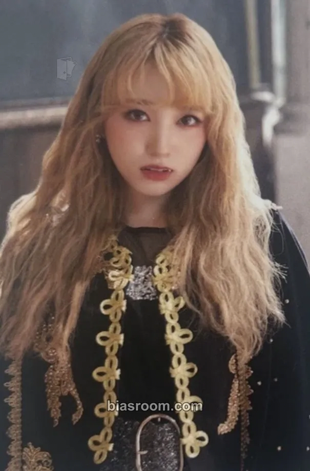 Nako Vampire Photocard - IZ*ONE - IZ*ONE K-pop photocard