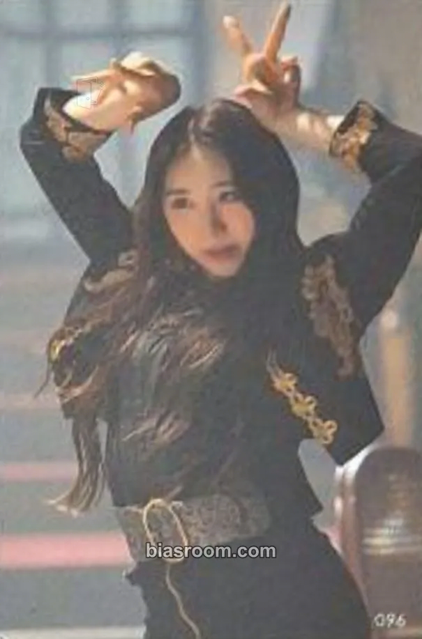Lee Chaeyeon Vampire Photocard - IZ*ONE - IZ*ONE K-pop photocard