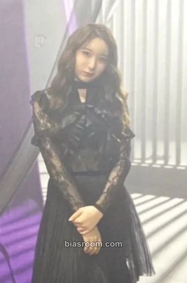 Lee Chaeyeon Vampire Photocard - IZ*ONE - IZ*ONE K-pop photocard