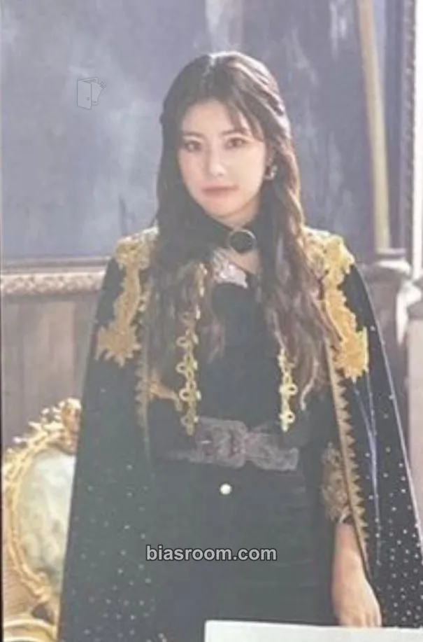 Hyewon Vampire Photocard - IZ*ONE - IZ*ONE K-pop photocard