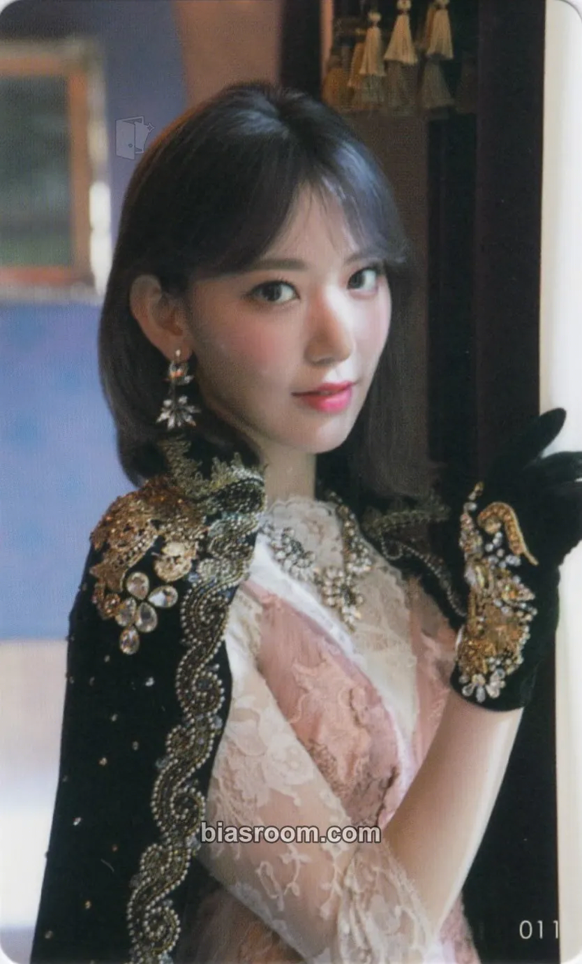 Sakura Vampire Photocard - IZ*ONE - IZ*ONE K-pop photocard