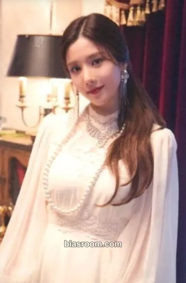 Kwon Eunbi Vampire Photocard - IZ*ONE - IZ*ONE K-pop photocard