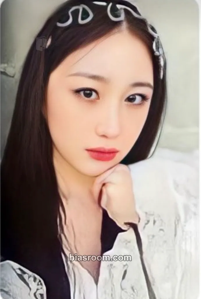 Lee Chaeyeon Hush Rush Photocard - Lee Chaeyeon K-pop photocard