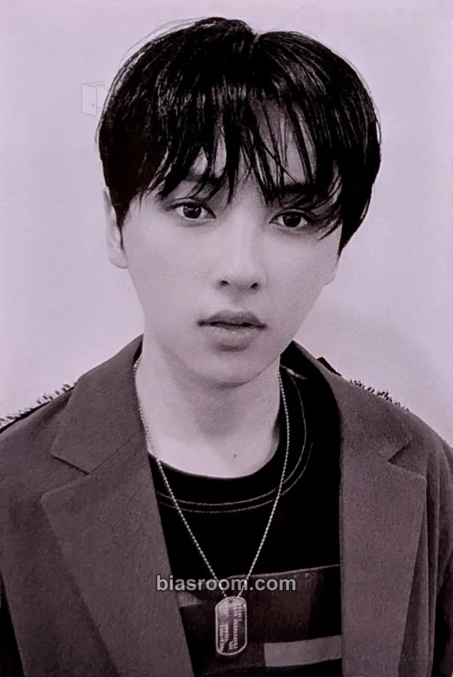 OnlyOneOf - Rie - line sun goodness Album album photocard black version bad image - replace