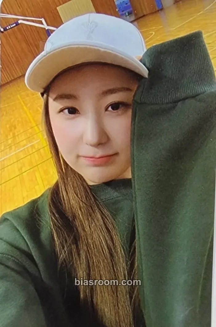 Lee Chaeyeon Over The Moon Photocard - Lee Chaeyeon K-pop photocard