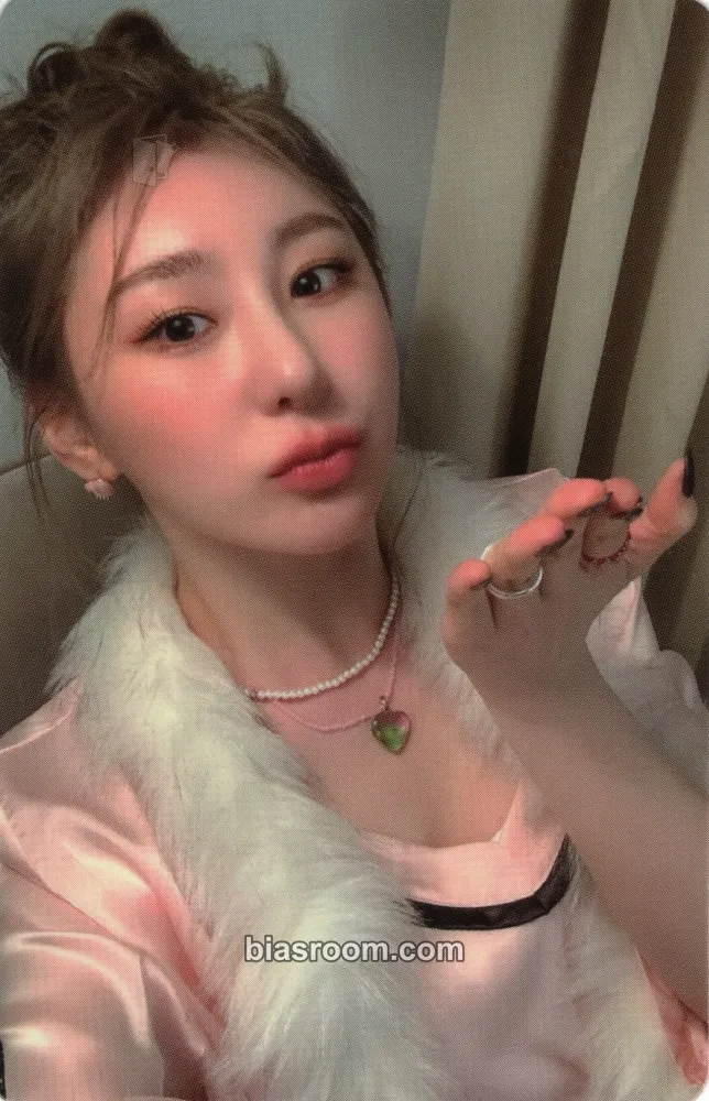 Lee Chaeyeon Over The Moon Photocard - Lee Chaeyeon K-pop photocard