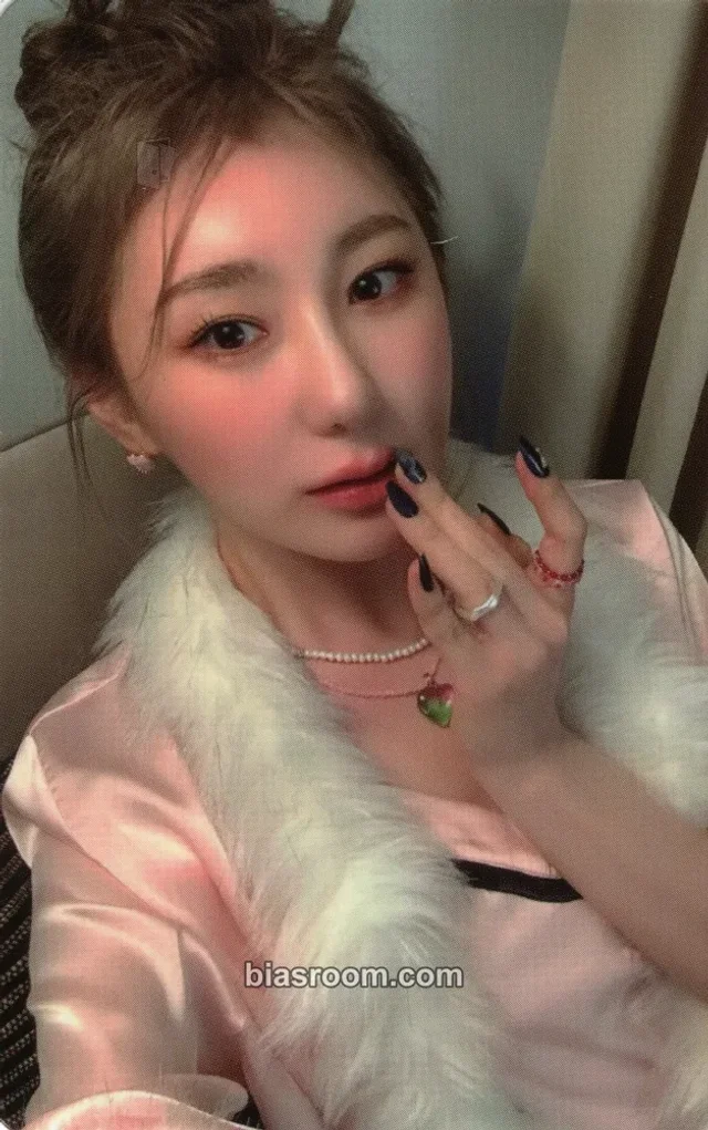 Lee Chaeyeon - Lee Chaeyeon - Over The Moon Album album photocard night version