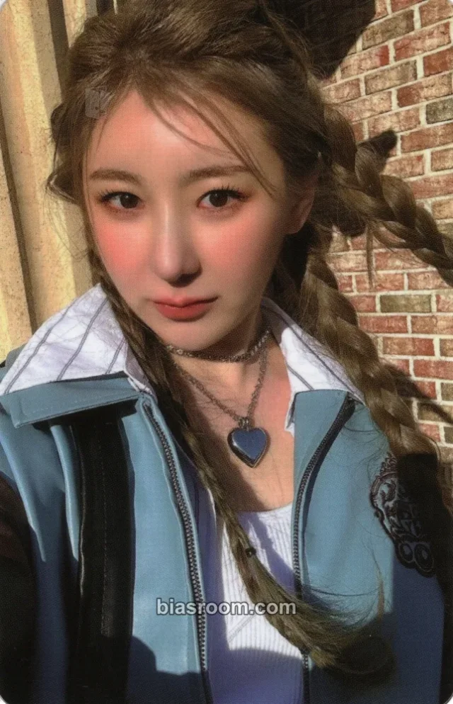 Lee Chaeyeon - Lee Chaeyeon - Over The Moon Album album photocard night version