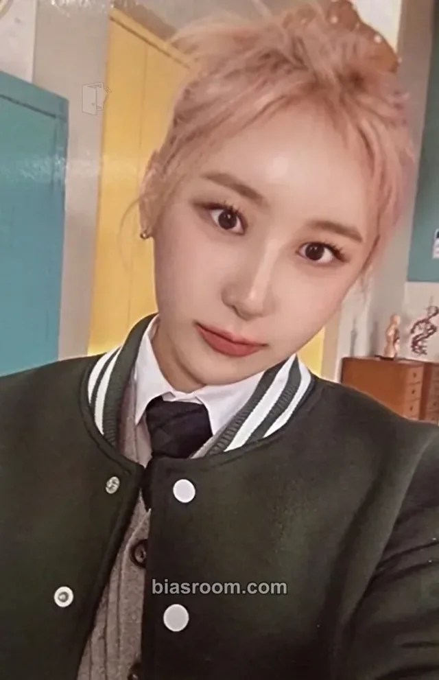 Lee Chaeyeon - Lee Chaeyeon - Over The Moon Album album photocard poca album day version