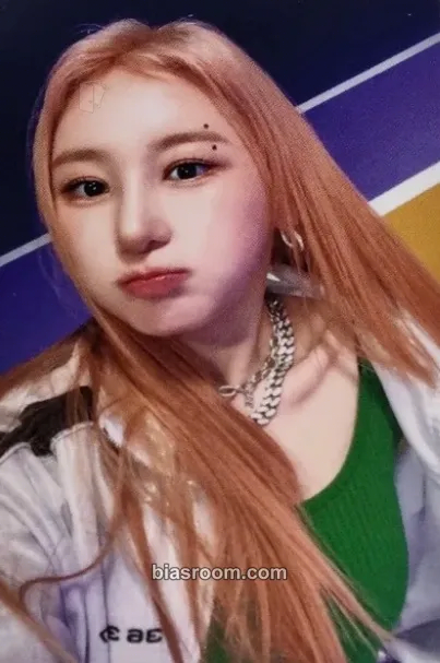 Lee Chaeyeon Over The Moon Photocard - Lee Chaeyeon K-pop photocard