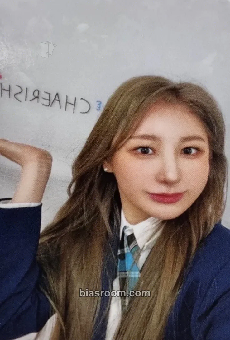 Lee Chaeyeon Over The Moon Photocard - Lee Chaeyeon K-pop photocard
