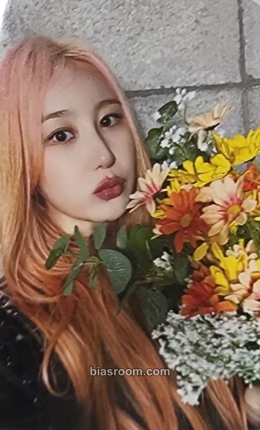 Lee Chaeyeon Over The Moon Photocard - Lee Chaeyeon K-pop photocard