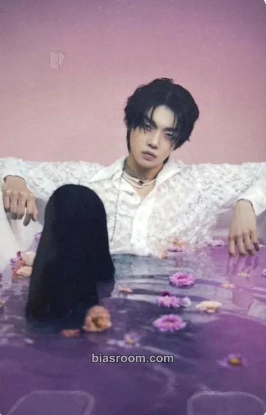 Yeonjun SWEET Photocard - TOMORROW X TOGETHER - TOMORROW X TOGETHER K-pop photocard
