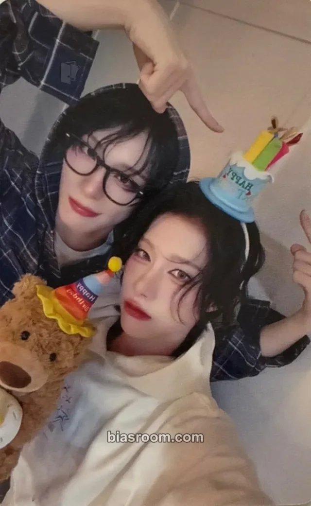 XLOV - Haru & Rui - UXLXVE Album jump up video call (fancall)