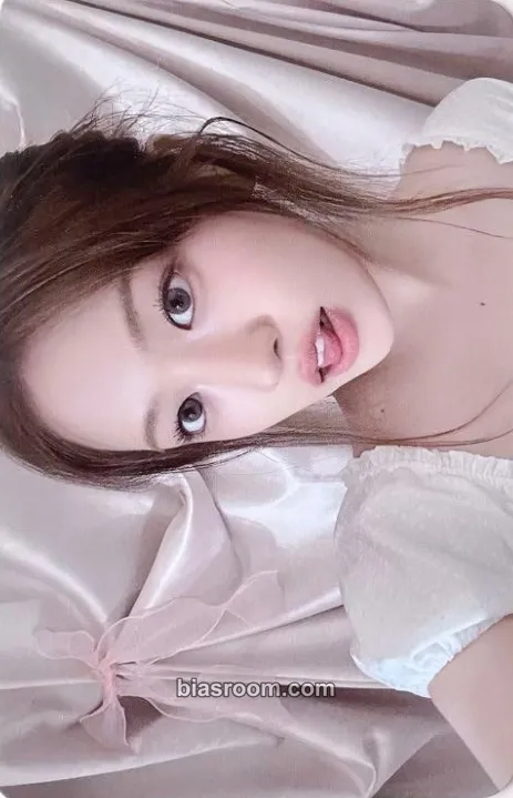 Yujin IVE SECRET Photocard - IVE - IVE K-pop photocard