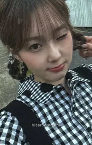 Chaehyun 2026 Season's Greetings: Between Friends & Forever Photocard - Kep1er - Kep1er K-pop photocard