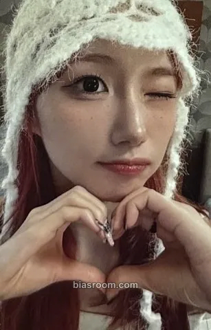 Youngeun 2026 Season's Greetings: Between Friends & Forever Photocard - Kep1er - Kep1er K-pop photocard