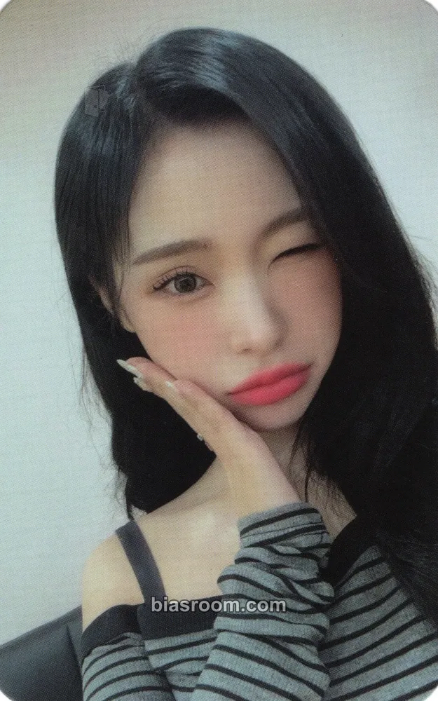 Gahyun Luck Inside 7 Doors World Tour Photocard - Dreamcatcher - Dreamcatcher K-pop photocard