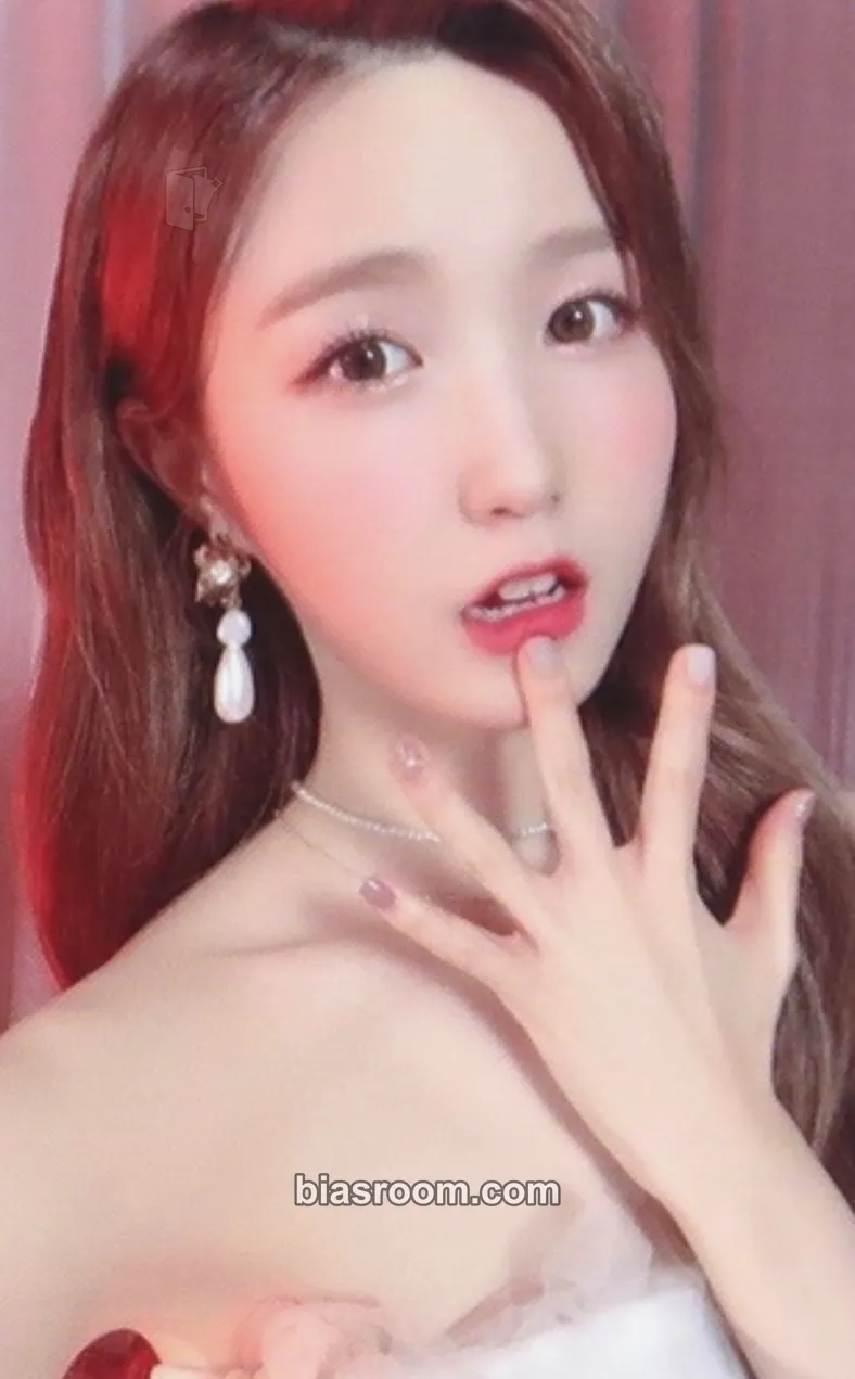Hitomi ONEIRIC THEATER - BLU-RAY Version Photocard - IZ*ONE - IZ*ONE K-pop photocard
