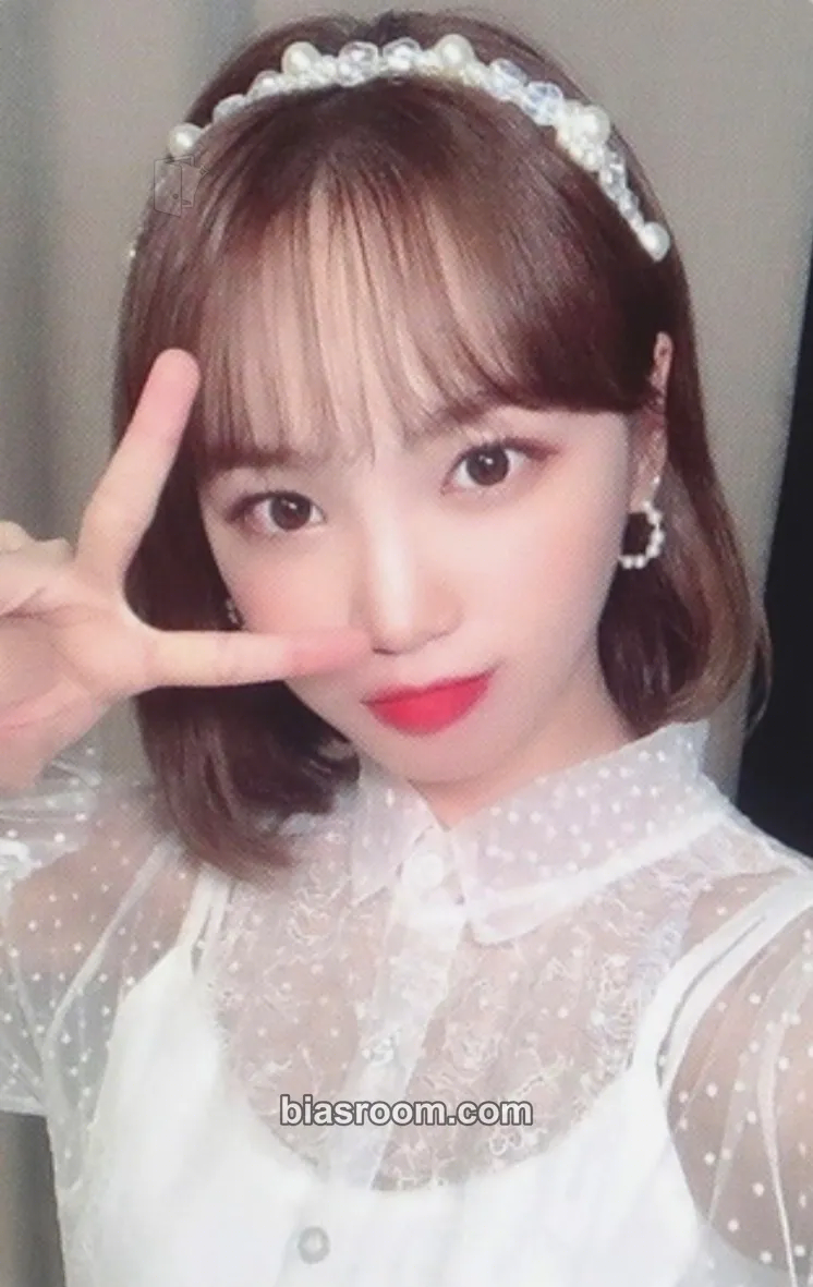 Kim Chaewon ONEIRIC THEATER - BLU-RAY Version Photocard - IZ*ONE - IZ*ONE K-pop photocard