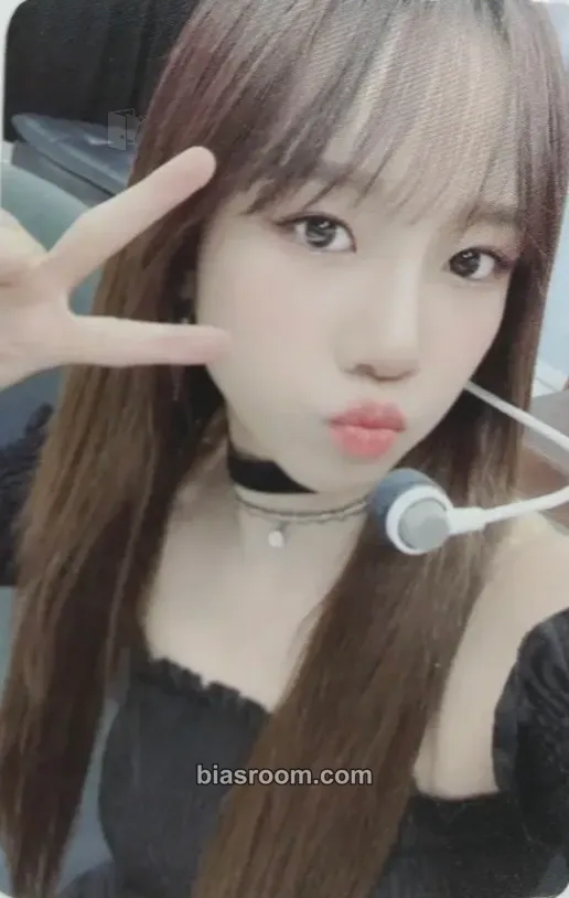 Jo Yuri ONEIRIC THEATER - KIT Version Photocard - IZ*ONE - IZ*ONE K-pop photocard