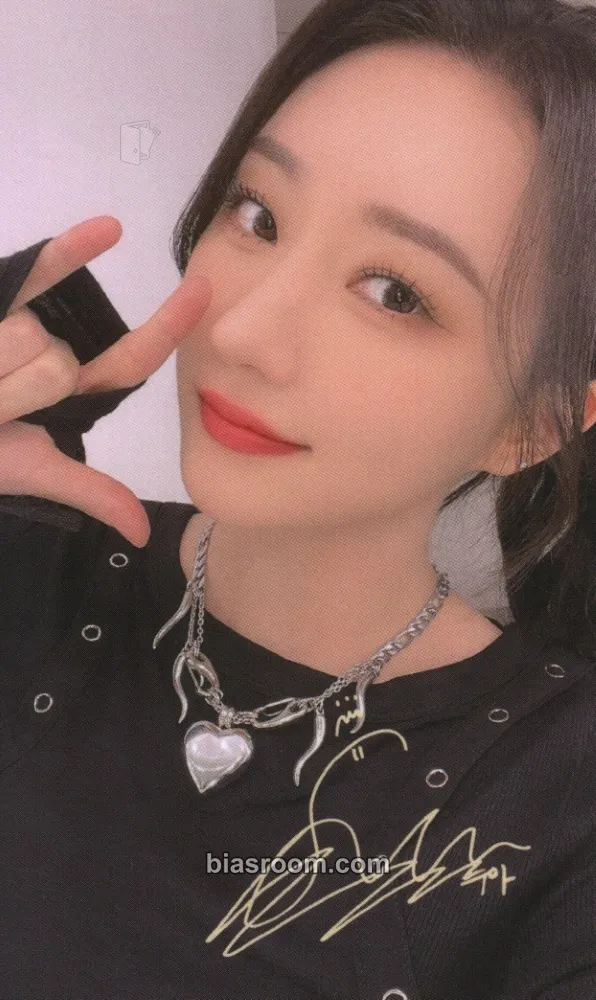 SuA Luck Inside 7 Doors World Tour Photocard - Dreamcatcher - Dreamcatcher K-pop photocard