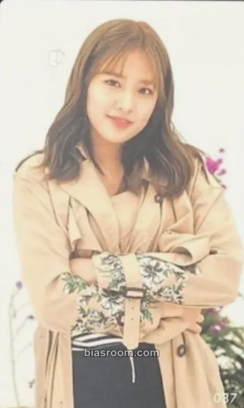 Yujin Buenos Aires Photocard - IZ*ONE - IZ*ONE K-pop photocard