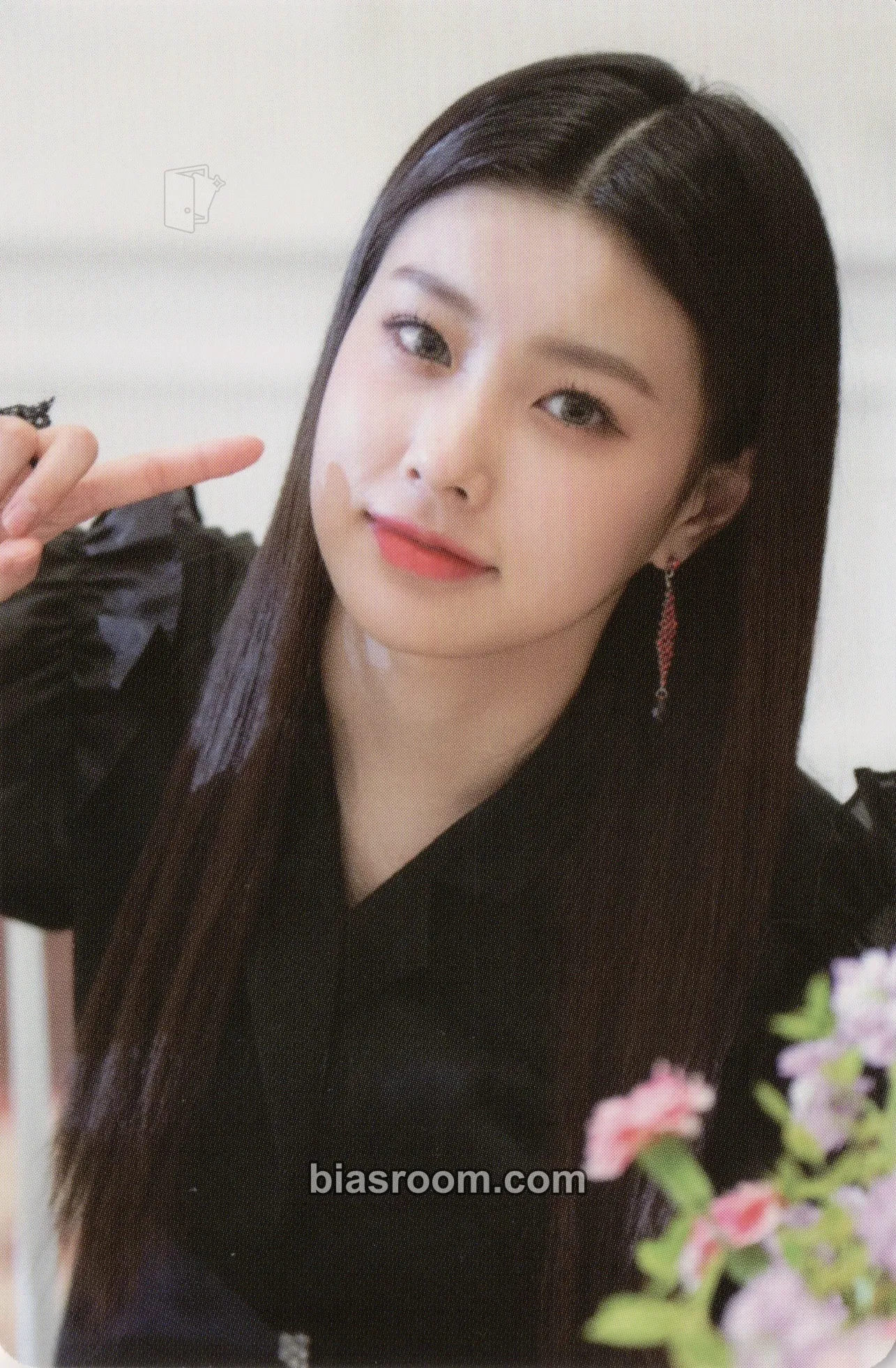 Hyewon EYES ON ME in SEOUL - KIT Version Photocard - IZ*ONE - IZ*ONE K-pop photocard