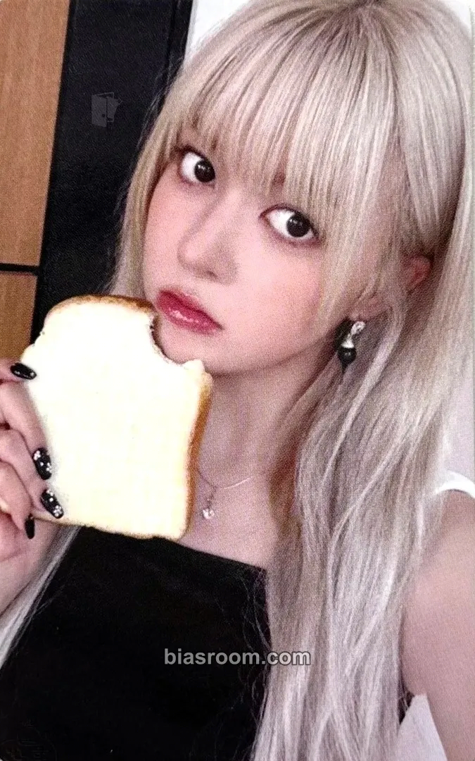 Lily Blue Valentine Photocard - NMIXX - NMIXX K-pop photocard
