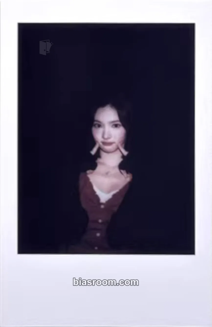 Jiwoo The Chase Photocard - Hearts2Hearts - Hearts2Hearts K-pop photocard